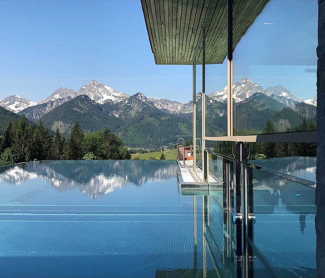Hotel mit Schwimmbad, Tannheimer Tal: Bergblick****S