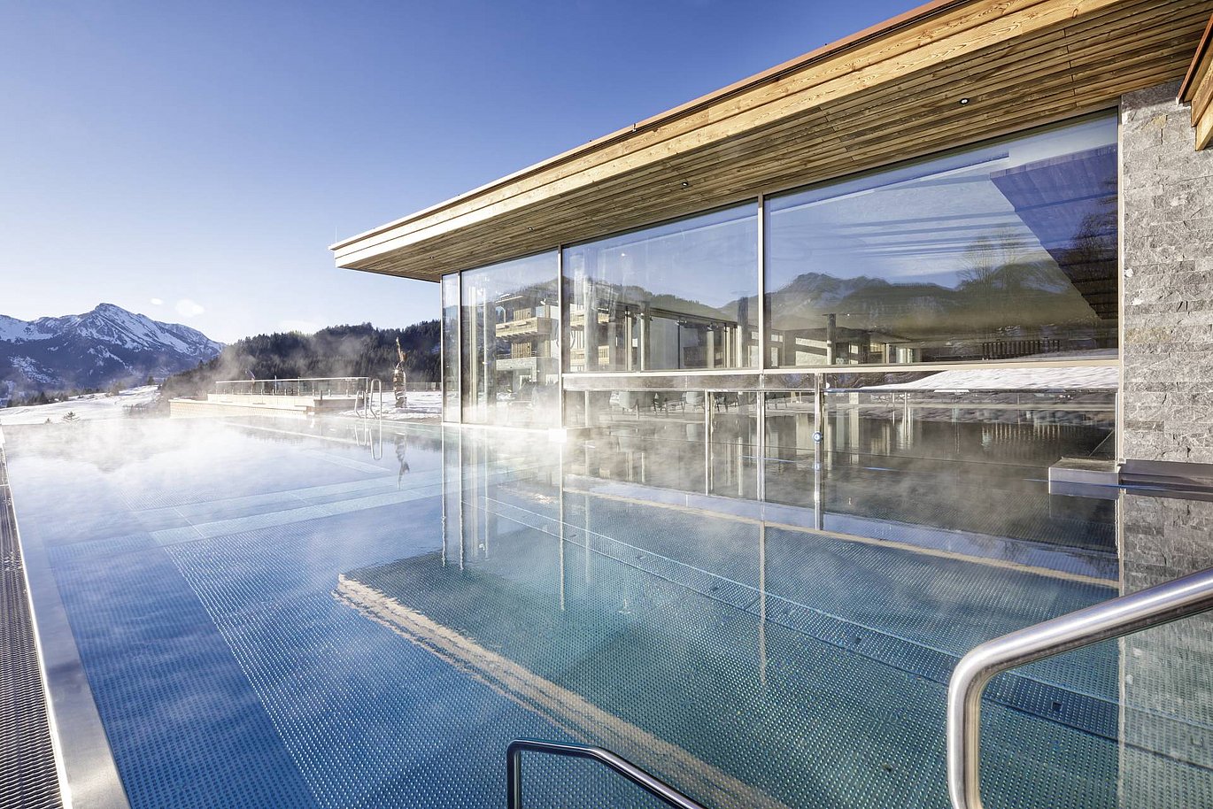 Hotel with pool, Tannheimer Tal: Bergblick****S